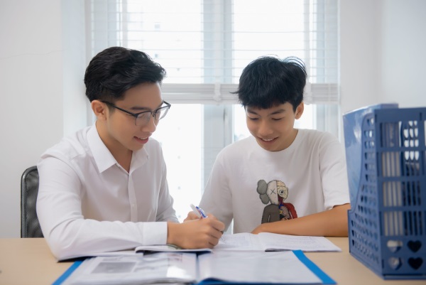 KHÓA HỌC CÙNG GIA SƯ TIẾNG ANH
