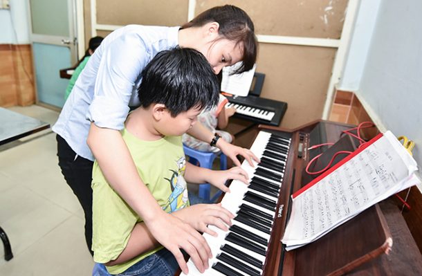 Gia sư dạy đàn Guitar Organ Piano Ukulele tại nhà
