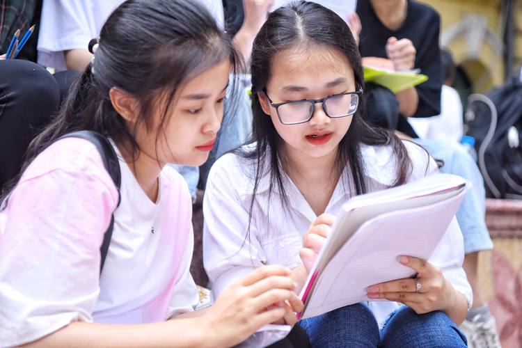 gia sư dạy lớp 12